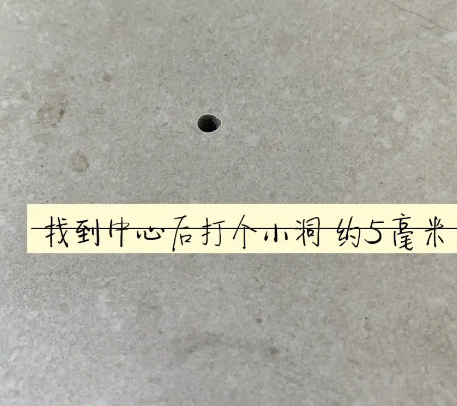吉首瓷砖空鼓维修公司专业解答在瓷砖铺贴过程中，如果砂料搅拌不均匀，将会带来以下问题